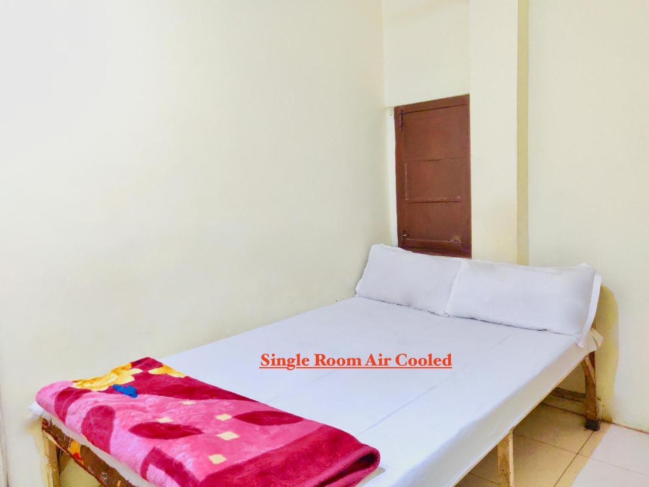 Roop Guest House Lucknow Extérieur photo